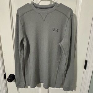 EUC Under Armour Loose Fit Cold Gear Thermal Top Men's Size Small Grey Soft
